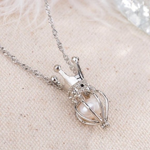 Jewelry - Crown and Pearl Romantic Pendant 18" Necklace